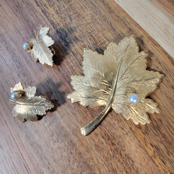 Vintage Sarah Coventry Leaf Pin Brooch & Clip on Earrings Set 1960s 1970s - Picture 7 of 14